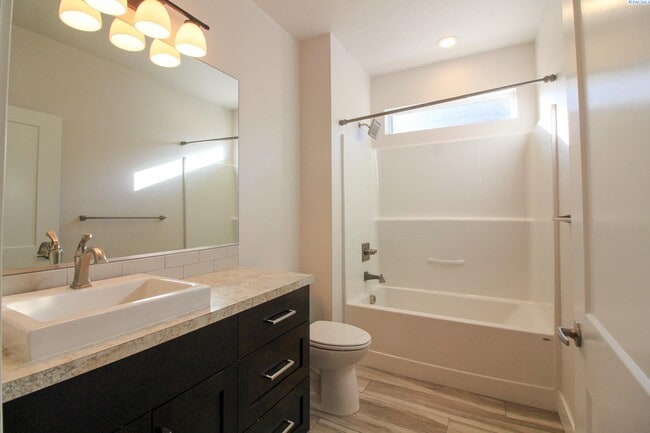 Building Photo - 3 Bed/2 Bath Home in South Kennewick