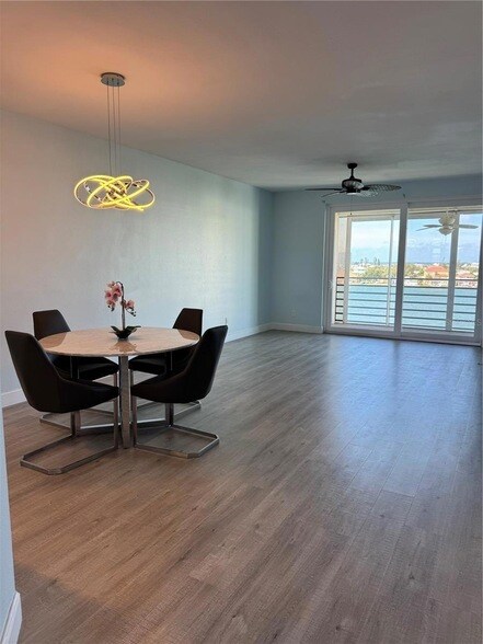 Building Photo - 7902 Sailboat Key Blvd S