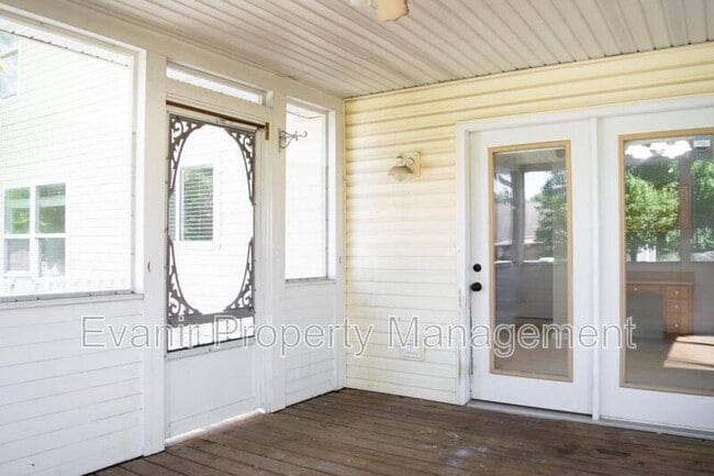 Building Photo - 1142 Deercreek Dr