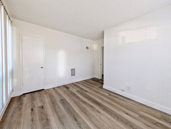 Building Photo - 1818 W Sumac Ln