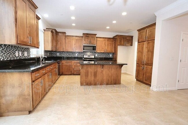 Building Photo - 9200 Rioja St