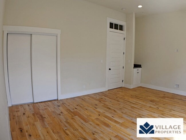 Building Photo - 570 Hayes Street Apartments