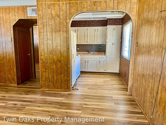 Building Photo - 2 br, 1 bath House - 6601 Lowry Lane