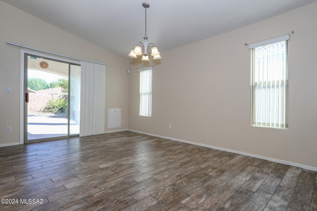 Building Photo - 10457 E Oakbrook St