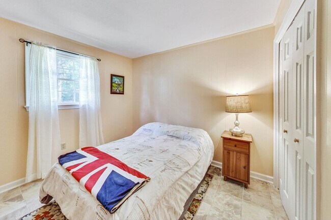 Building Photo - Nice SF 4bed+ 3 bath / close to Metro