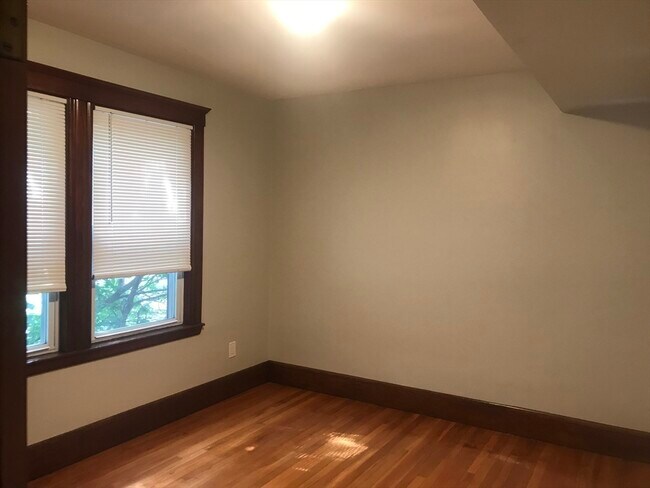 Building Photo - 18 Hanover Cir
