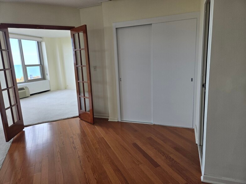 Building Photo - 1550 N Lake Shore Dr