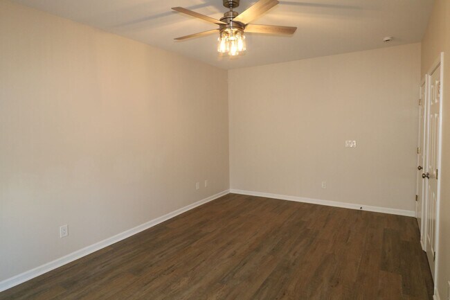 Building Photo - 6901 Hanesbrook Cir