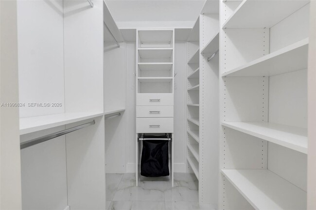 Building Photo - 10425 NW 48th Manor