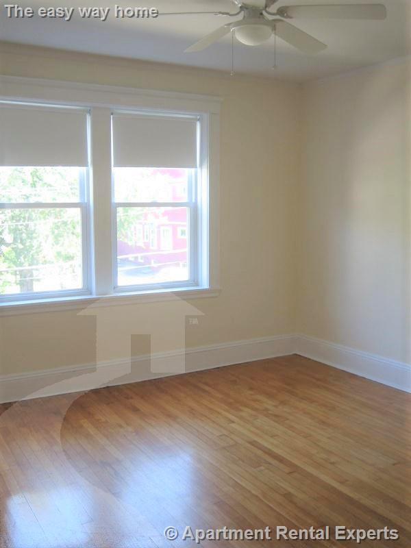 Building Photo - 14 Centre St