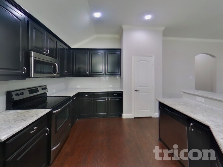 Building Photo - 123 Sierra Dr