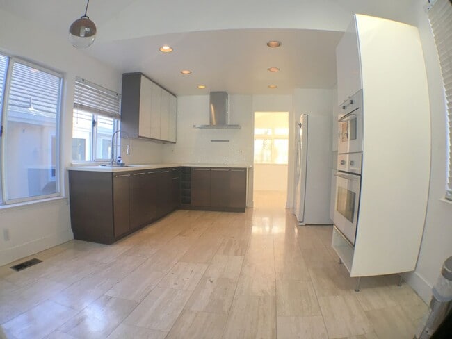 Building Photo - Gated Community at Canyon Lakes