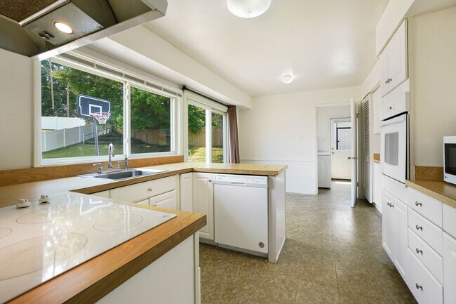 Building Photo - A 4 BEDROOM 2.5 BATH DREAM COME TRUE IN POINTER RIDGE AT COLLINGTON!