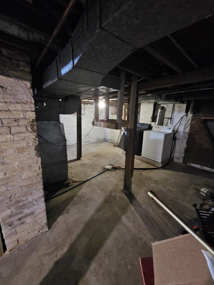 Building Photo - 402 Rogers St