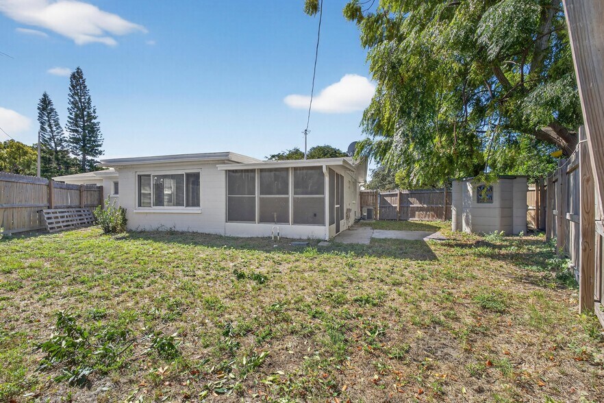 Building Photo - 3624 Oakhurst Dr