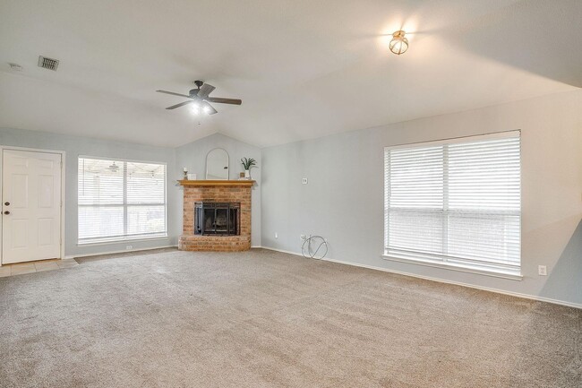 Building Photo - Great Rental in Marine Creek Heights- 3 Bed, 2 Bath- Eagle Mountain Saginaw ISD- 76135