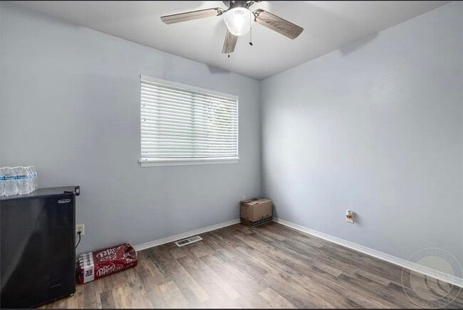 Building Photo - Spacious heights home
