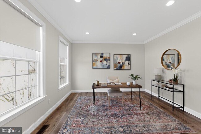 Building Photo - 208 Liberty Cir