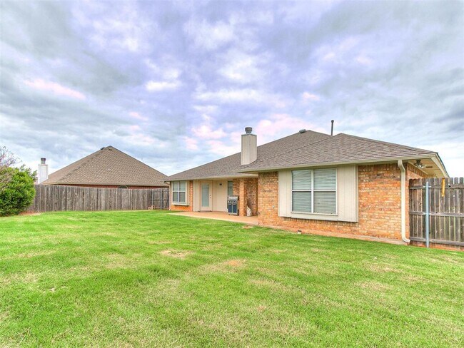 Building Photo - 2700 NW 161st Cir