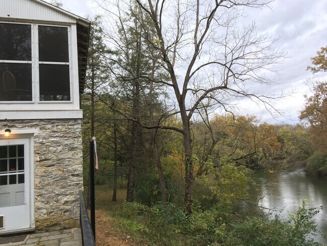 Building Photo - 2071 Tulpehocken Rd