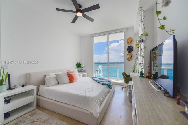 Building Photo - 725 NE 22nd St