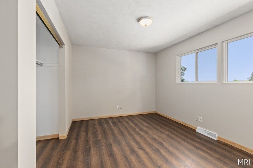 Building Photo - 301 Stadium Dr