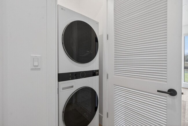 Building Photo - 1114 Beacon St