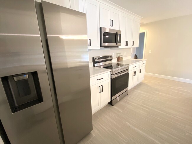 Building Photo - 115 Sunnyside Dr