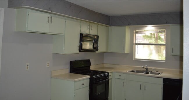 Building Photo - 106 E Wavy Oak Cir