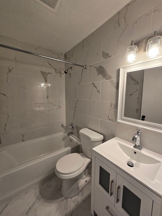 Building Photo - 607 Kellam Cir