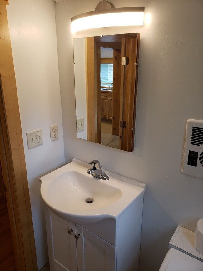 Building Photo - 2BDR/1BA Single-level Newly remodeled house in the country off of Rocky Point Rd.