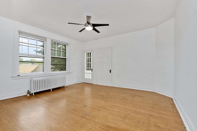 274 Senator, Unit 19 (9) - 274 Senator Place