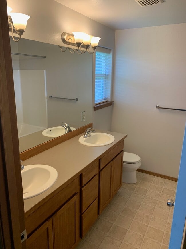 Building Photo - Spacious 4 Bed 2 Bath Home in Ellensburg