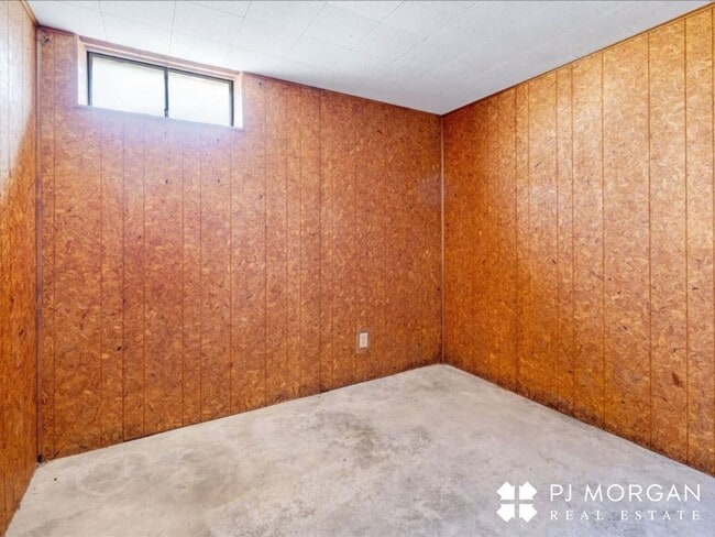 Building Photo - 3 bedroom, 2 Bathroom Home - Available Now