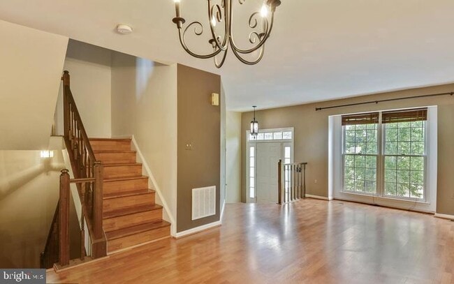 Primary Photo - 46879 Trumpet Cir