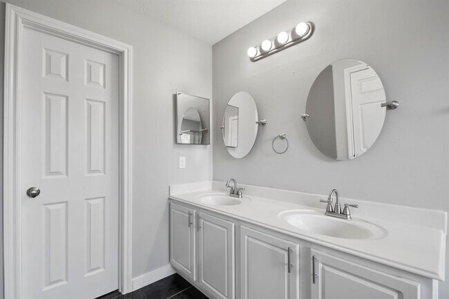 Building Photo - 67 S Burberry Park Cir
