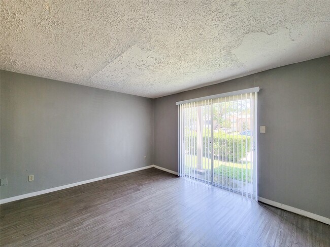 Building Photo - 13611 Ravensway Dr