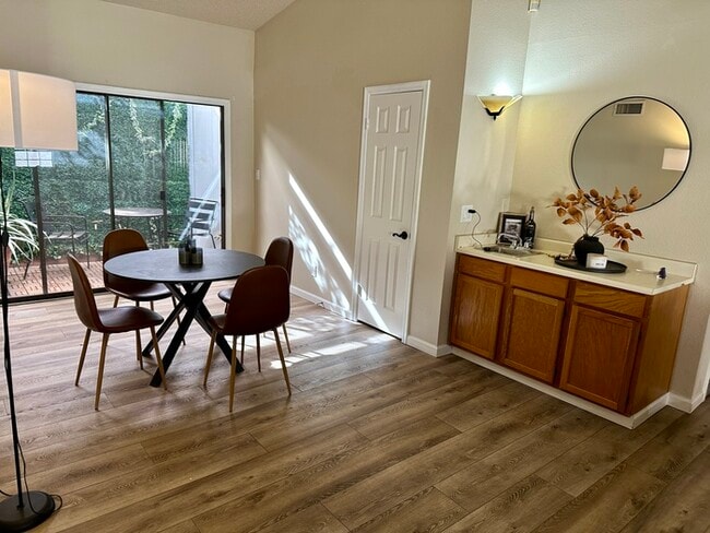 Building Photo - Ideal Dobson Shores