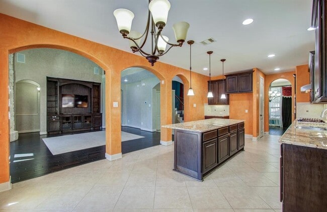 Building Photo - 4203 Scenic Valley Ln