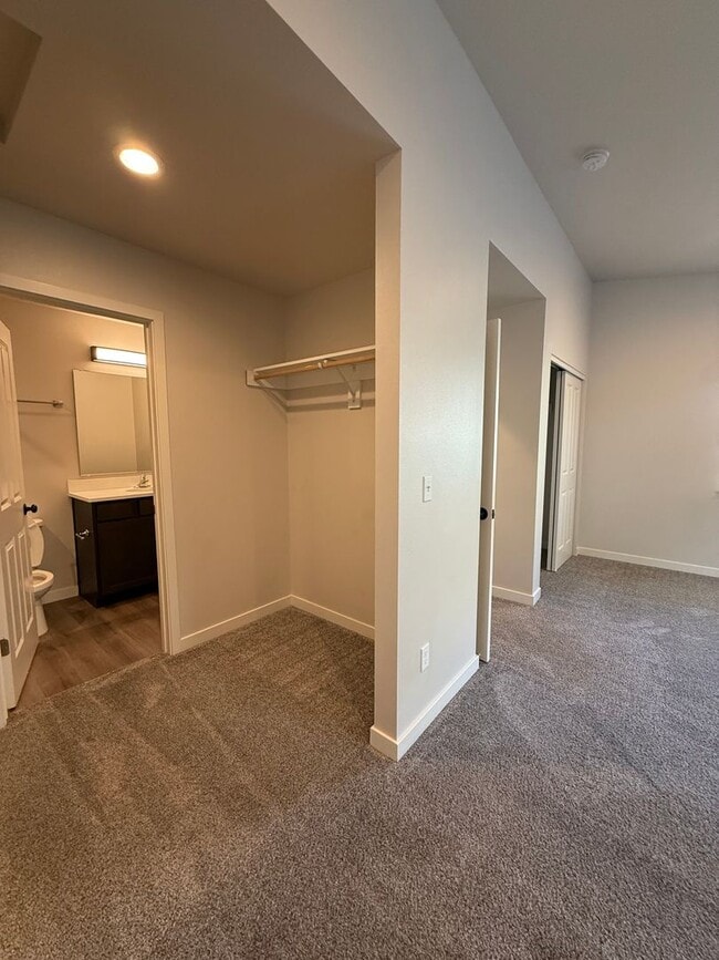 Building Photo - Samantha Court