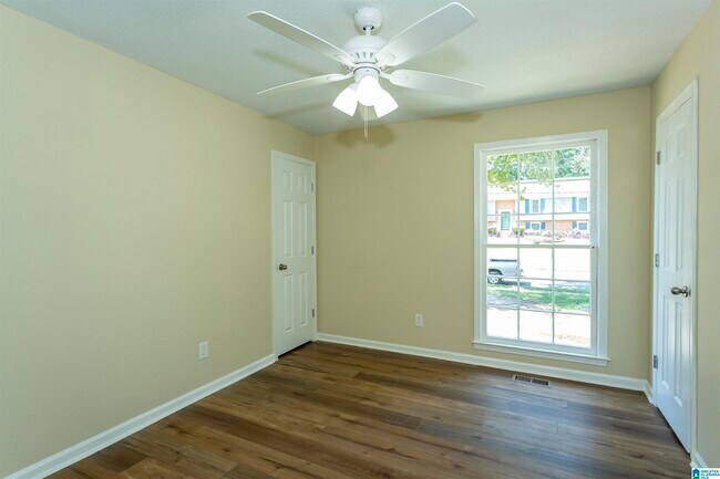 Building Photo - 917 Old Oak Trce