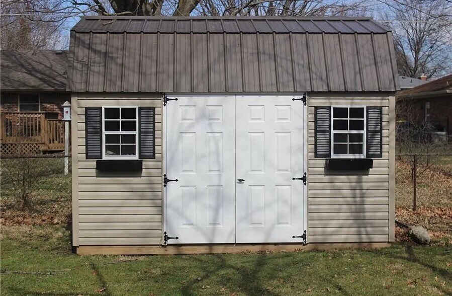 Building Photo - 548 Queenswood Dr
