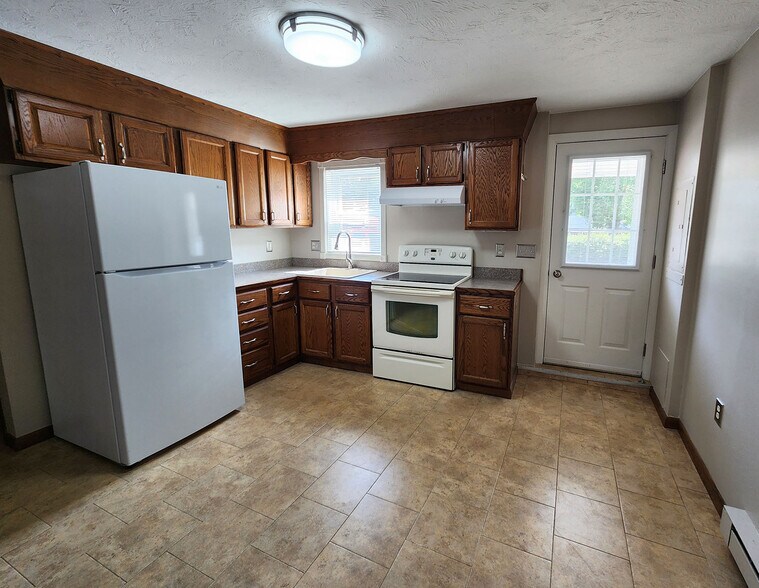 Building Photo - 216 5th St