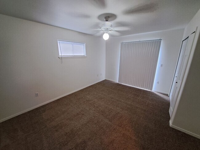 Building Photo - 2 Bed/2 Bath Apartment in NE Bend - Worthington Court