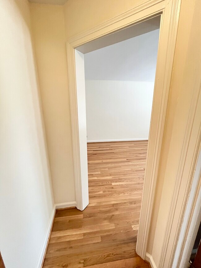 Building Photo - 1310 Wilmette Ave