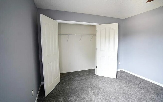 Building Photo - 853 E 167th Ct