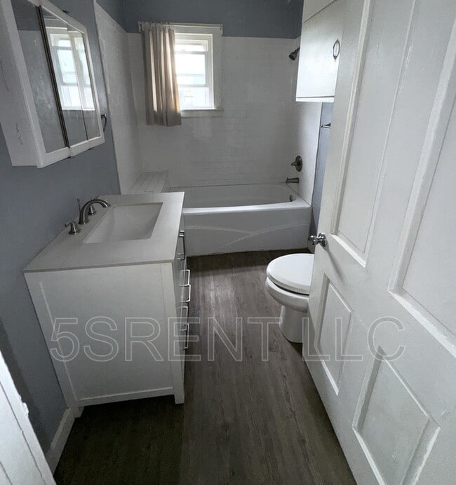 Building Photo - 408 Gray Ave