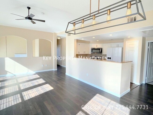 Building Photo - GORGEOUS REMODELED 2 BEDROOM TOWNHOME IN C...