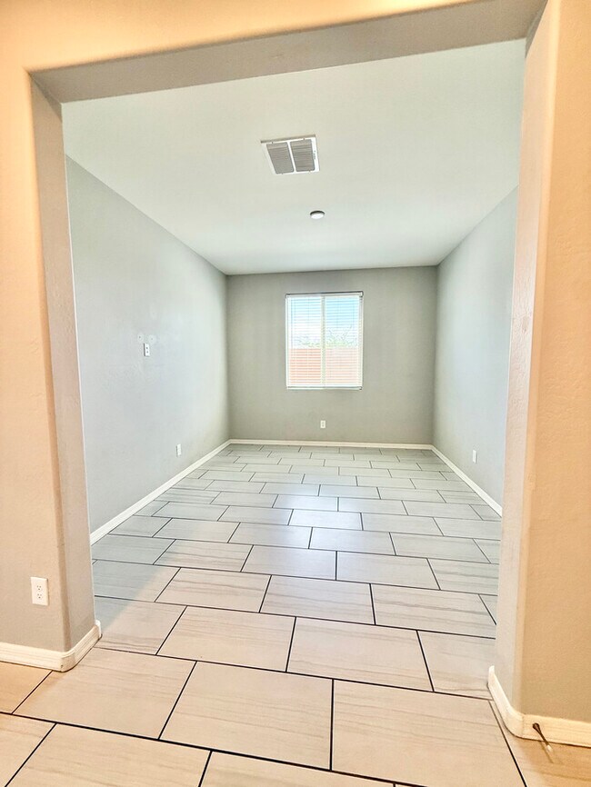 Building Photo - Spectacular 4-Bedroom, 2.5 Bathroom Home in Glendale!!