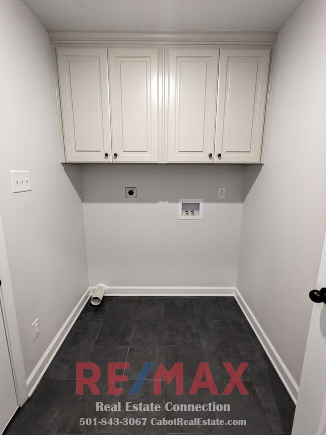 Building Photo - Sorry No Pets and No Smoking Permitted